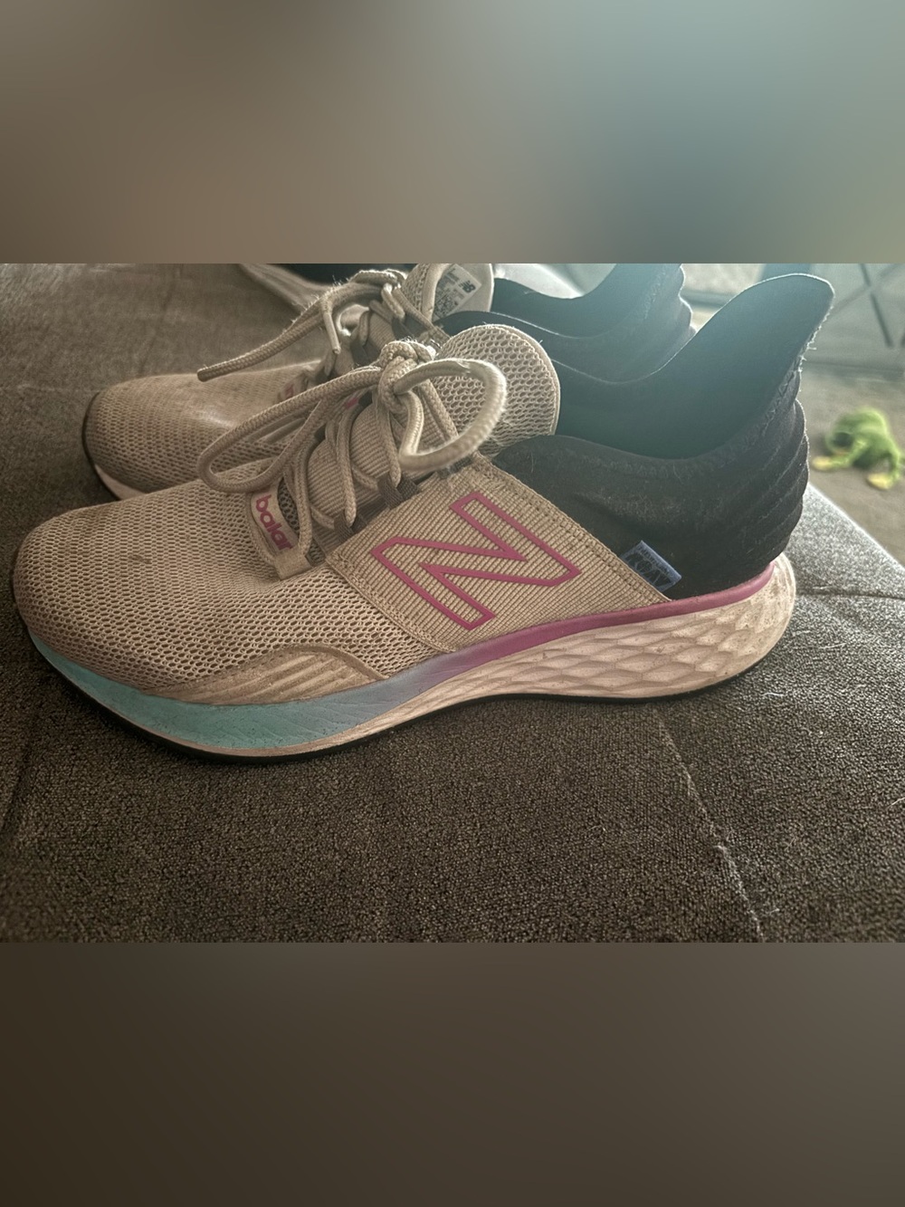 New Balance Beige Mesh Athletic Sneakers with Pink Logo and Pastel Sole